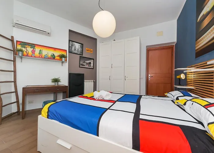Mondrian House